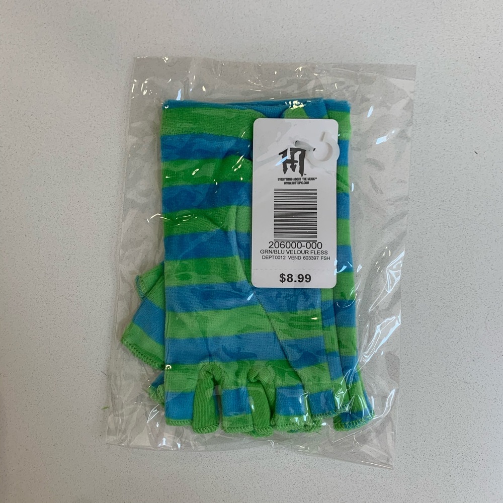 NWT Hot Topic velour fingerless gloves - Picture 7 of 8